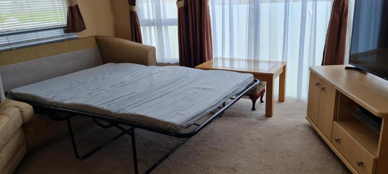 Lovely Caravan With Decking At Coral Beach Park In Lincolnshire Ref 77001C Hotel Инголдмелс Екстериор снимка